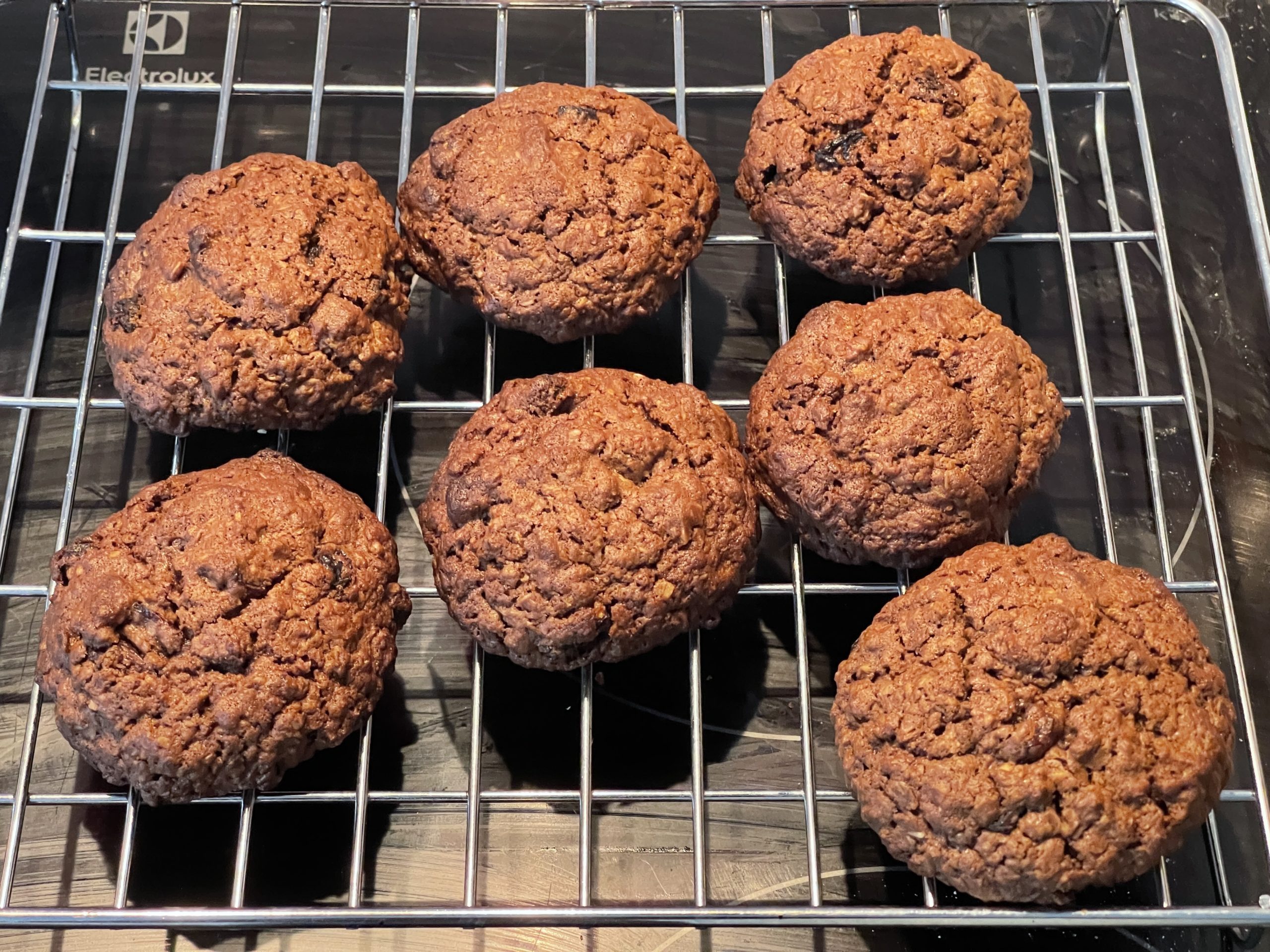 Chocolate and sultana cookies