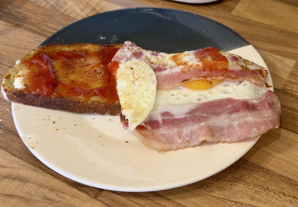 Egg and bacon sandwich 